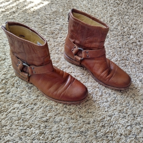 Frye Womens Cognac Leather Phillip Harness Ankle Moto Back Zip Boots sz 7,5 - Picture 2 of 9